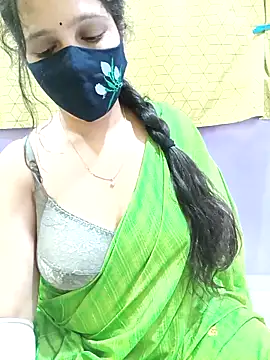 Snapshot of Rising_Smiler chatting on November 22, 2025, 8:52 pm Rising Smiler online show from November 22, 2025, 8:52 pm