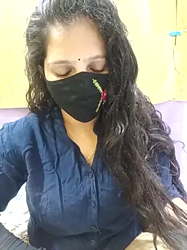 Snapshot of Rising_Smiler chatting on November 25, 2025, 6:08 pm Rising Smiler online show from November 25, 2025, 6:08 pm