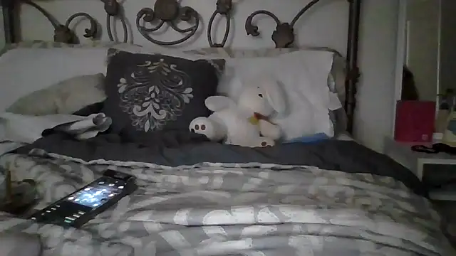 Snapshot of persephone332 chatting on October 12, 2025, 6:01 am persephone332 online show from October 12, 2025, 6:01 am