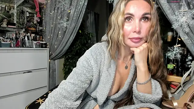 Snapshot of Aurora108 chatting on December 5, 2024, 10:45 pm Aurora108 online show from December 5, 2024, 10:45 pm