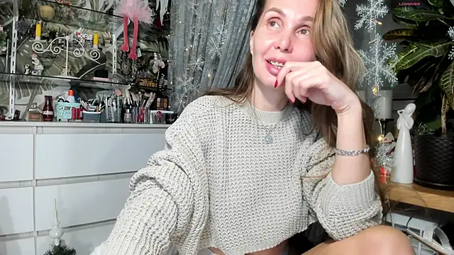 Snapshot of Aurora108 chatting on December 18, 2024, 11:08 pm Aurora108 online show from December 18, 2024, 11:08 pm