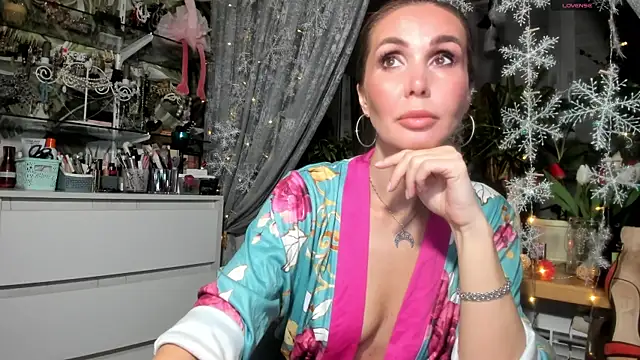 Snapshot of Aurora108 chatting on January 17, 2025, 10:34 pm Aurora108 online show from January 17, 2025, 10:34 pm