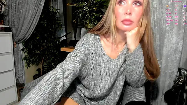 Snapshot of Aurora108 chatting on November 7, 2025, 10:54 pm Aurora108 online show from November 7, 2025, 10:54 pm