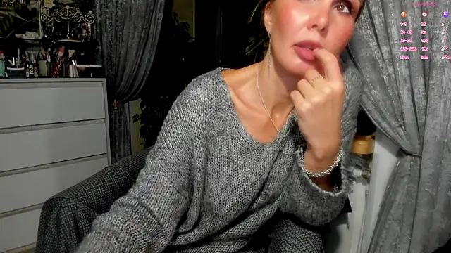 Snapshot of Aurora108 chatting on November 12, 2025, 5:35 pm Aurora108 online show from November 12, 2025, 5:35 pm