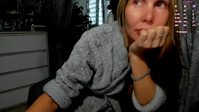 Aurora108 online show from November 16, 2025, 6:52 am