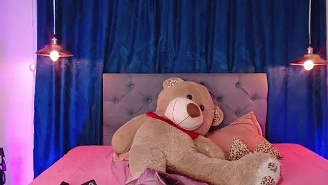 Snapshot of sarah_lovesu chatting on October 21, 2025, 3:24 pm sarah lovesu online show from October 21, 2025, 3:24 pm