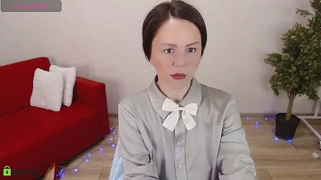 VickyGolden online show from April 13, 2026, 5:13 am