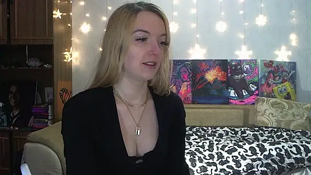Snapshot of SecretSophia chatting on January 25, 2025, 7:18 pm SecretSophia online show from January 25, 2025, 7:18 pm