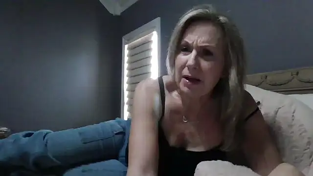 Lisaisluscious online show from October 17, 2025, 2:08 pm