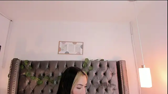 Kim Blane online show from February 7, 2025, 8:11 am