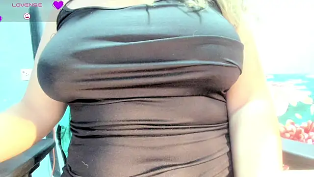 Snapshot of Tiffany_teressa chatting on October 26, 2025, 4:18 am Tiffany teressa online show from October 26, 2025, 4:18 am