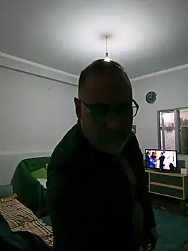 Snapshot of PhillDrake11 chatting on May 13, 2026, 1:03 am PhillDrake11 online show from May 13, 2026, 1:03 am