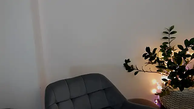 Snapshot of Xentthia chatting on November 3, 2025, 8:59 am Xentthia online show from November 3, 2025, 8:59 am