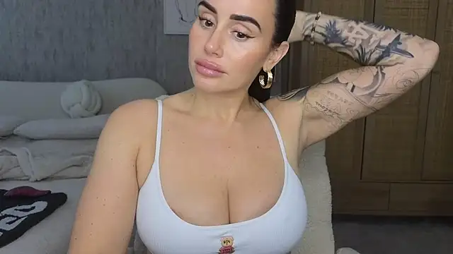 Snapshot of LibbyLoveHeartx chatting on November 6, 2025, 11:33 am LibbyLoveHeartx online show from November 6, 2025, 11:33 am