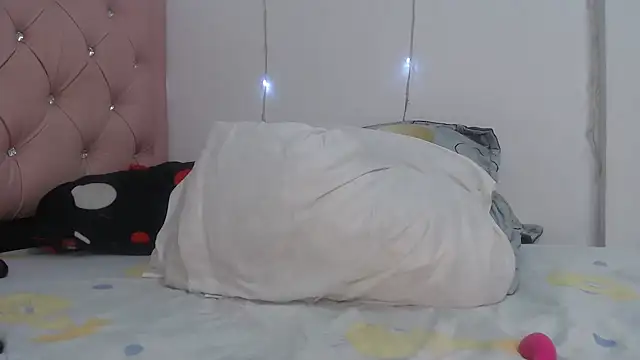 karlota 28 online show from February 15, 2025, 5:19 am