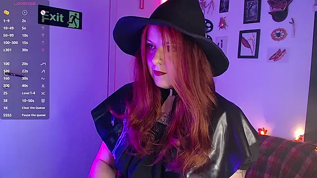 auroralatexprincess online show from October 30, 2025, 8:09 pm