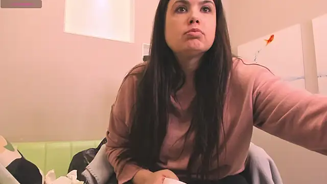 BattyMoll online show from December 7, 2024, 4:03 pm