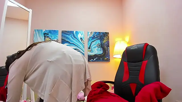 BattyMoll online show from December 11, 2024, 6:52 pm