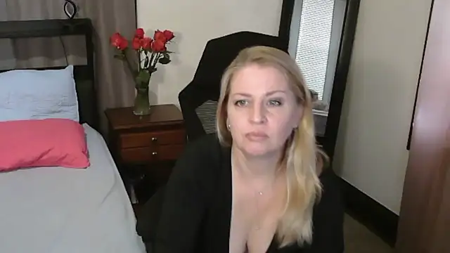 HollieBim online show from June 2, 2026, 2:08 pm