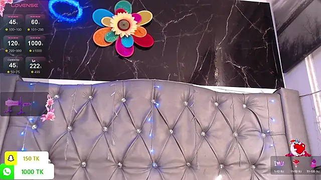 Snapshot of LAILAGUMMY chatting on October 15, 2025, 1:00 pm LAILAGUMMY online show from October 15, 2025, 1:00 pm