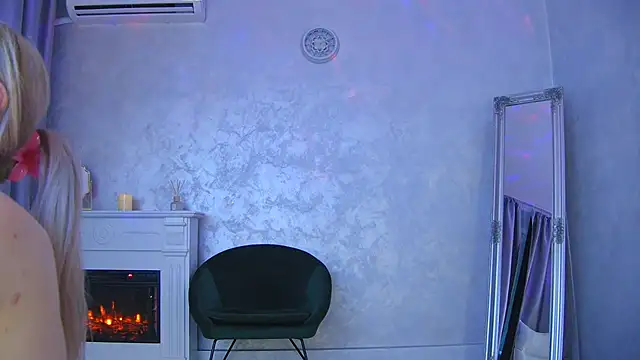 Snapshot of Michelle90u chatting on September 28, 2025, 6:41 am Michelle90u online show from September 28, 2025, 6:41 am