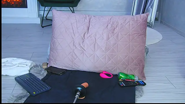 Snapshot of Michelle90u chatting on November 9, 2025, 9:35 pm Michelle90u online show from November 9, 2025, 9:35 pm