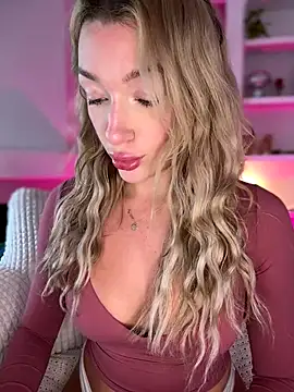 Snapshot of SerenaCloud chatting on October 1, 2025, 4:24 pm SerenaCloud online show from October 1, 2025, 4:24 pm