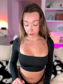 Snapshot of SerenaCloud chatting on October 7, 2025, 3:42 pm SerenaCloud online show from October 7, 2025, 3:42 pm