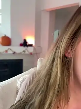 Snapshot of SerenaCloud chatting on October 24, 2025, 6:48 pm SerenaCloud online show from October 24, 2025, 6:48 pm