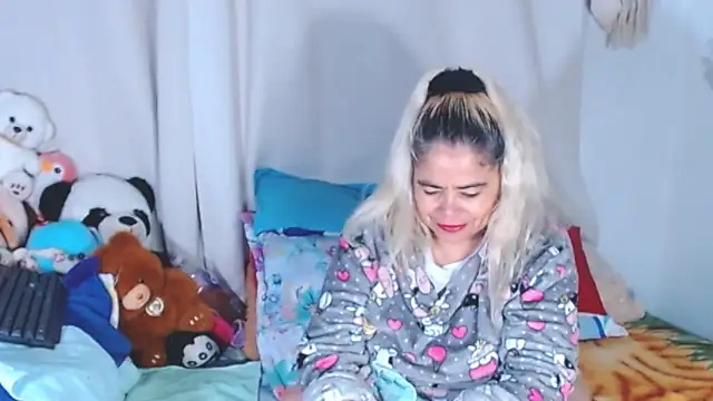 estrellita fugaz16x online show from October 1, 2025, 4:29 am