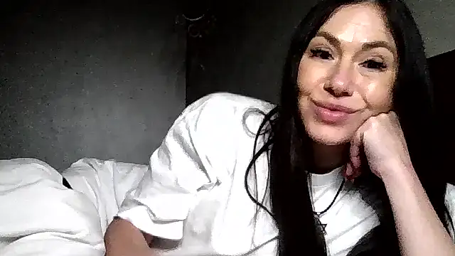 JulianaGold1 online show from December 15, 2025, 8:46 pm