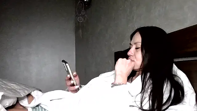 JulianaGold1 online show from January 18, 2026, 11:30 pm