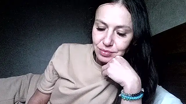 JulianaGold1 online show from April 15, 2026, 7:58 pm