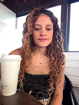 alana15 online show from September 13, 2025, 9:36 pm