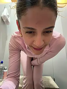 Snapshot of alana15 chatting on February 18, 2026, 8:27 pm alana15 online show from February 18, 2026, 8:27 pm