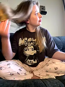 AlisaWhite online show from December 17, 2025, 4:24 pm