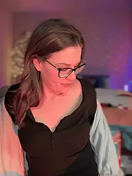 MaiseKnox online show from January 24, 2025, 3:43 am