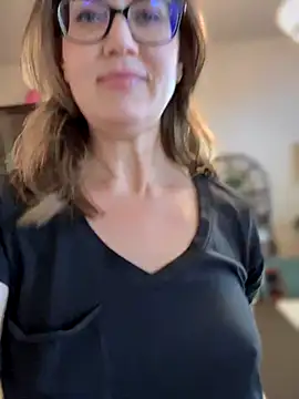 MaiseKnox online show from September 23, 2025, 10:24 pm