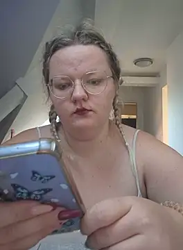 Fiona0705 online show from September 24, 2025, 6:28 am