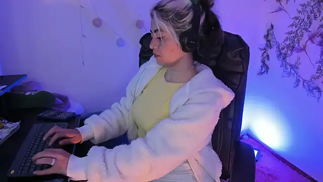 Sammysammy  online show from February 8, 2025, 4:14 am