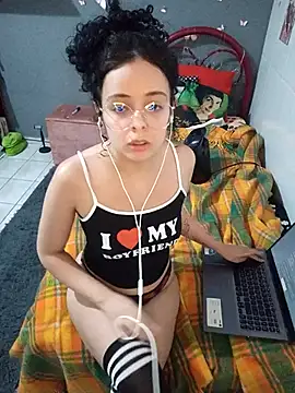 Snapshot of NinaSweet2 chatting on October 10, 2025, 4:00 am NinaSweet2 online show from October 10, 2025, 4:00 am