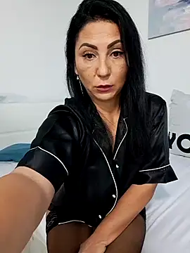 Snapshot of charrlote_love chatting on October 6, 2025, 2:03 pm charrlote love online show from October 6, 2025, 2:03 pm