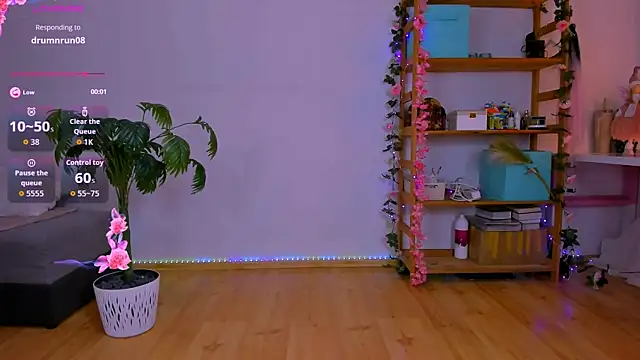 Snapshot of Teylor_Fly chatting on October 20, 2025, 6:36 am Teylor Fly online show from October 20, 2025, 6:36 am