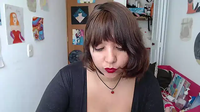 soynanabela28 online show from November 12, 2025, 7:24 pm