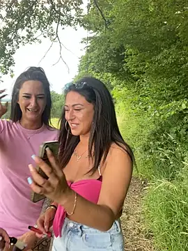 joanaelaa online show from June 19, 2026, 4:44 pm