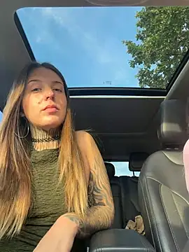 joanaelaa online show from July 24, 2026, 5:55 pm