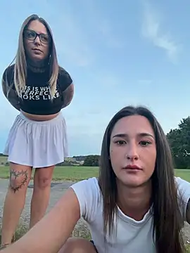 joanaelaa online show from July 28, 2026, 7:39 pm