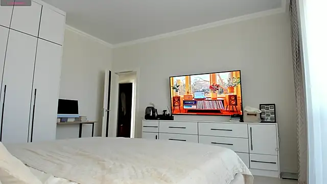  Miss Johansson  online show from March 28, 2026, 12:38 pm