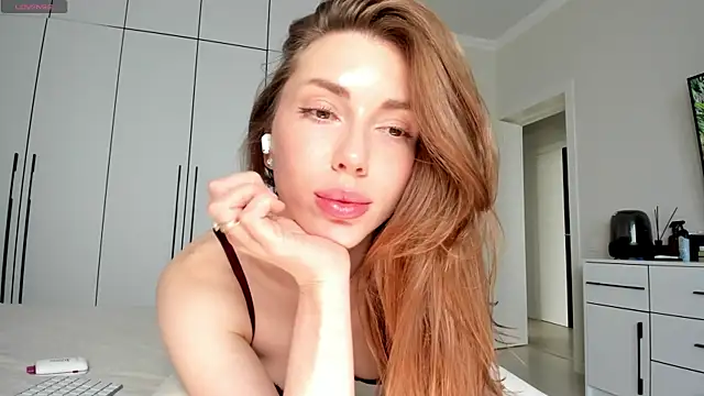  Miss Johansson  online show from April 25, 2026, 1:52 pm