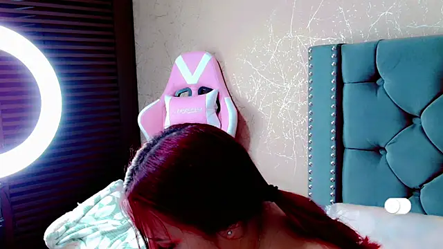 Imannejulienne online show from January 14, 2025, 12:11 am